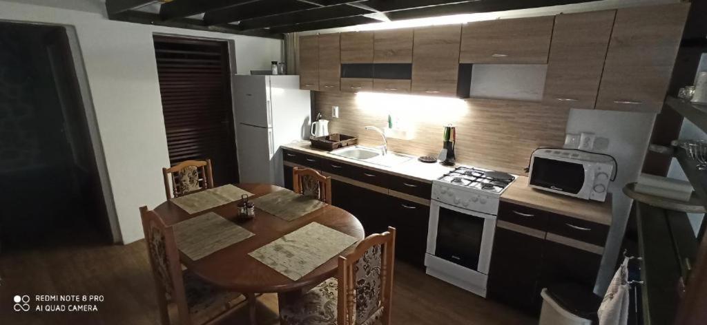 Privat L&L Apartment Nova Lesna Exterior photo