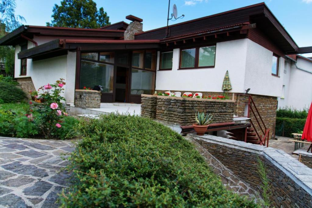 Privat L&L Apartment Nova Lesna Exterior photo
